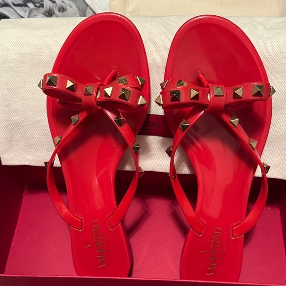 Valentino Red Rockstud Bow Jelly Sandals with Gold Studs - Picture 2 of 7